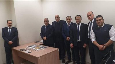 إحباط تهريب ١٨ هاتفا و١٤ ساعة بحوزة راكب بمطار القاهرة