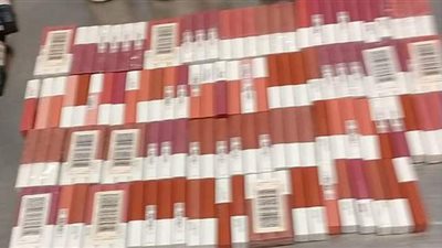 إحباط تهريب مستحضرات تجميل وهواتف بحوزة راكب بمطار القاهرة