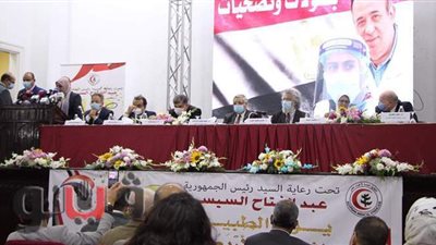 الأطباء: وباء كورونا أثبت أصالة الفريق الطبي المصري وتحمله المسئولية