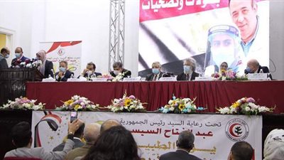 عوض تاج الدين: أطباء مصر ساهموا في السيطرة على وباء كورونا | فيديو