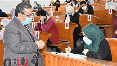 رئيس جامعة القناة يتفقد لجان الامتحانات بـ11 كلية | صور