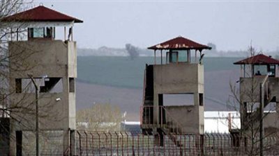 يشبه أبو غريب.. تفتيش المعتقلات عاريات بسجن باندرما المغلق في تركيا