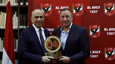 الخطيب يستقبل رئيس الأهلي الليبي بالجزيرة