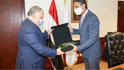 رئيس هيئة البريد يستقبل ممثل الأمم المتحدة لشئون اللاجئين