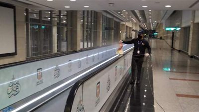 مطار القاهرة يعزل مصريا قادما من السعودية لإصابته بكورونا