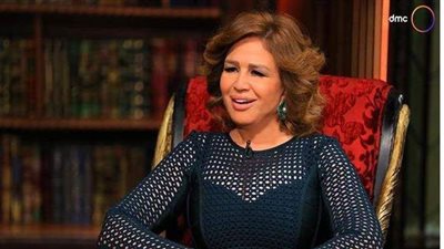 إلهام شاهين: أبويا شتمني وهو على فراش الموت.. ورفضت دفنه في البلد