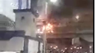 نشوب حريق بسيارة أعلى كوبري أكتوبر في الأزبكية | فيديو