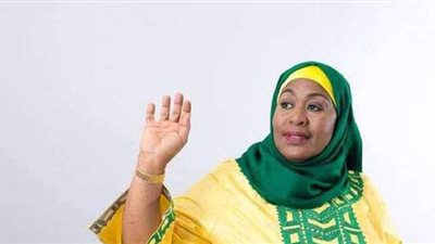 مسلمة محجبة.. نائبة رئيس تنزانيا الراحل تؤدي اليمين خلفا له