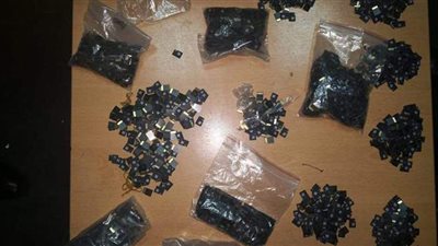 جمارك مطار القاهرة تحبط تهريب ٦ كجم بلاتين لجراحة الأسنان