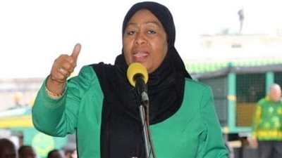 سامية صلوحي.. أول سيدة مسلمة ومحجبة تشغل منصب رئيس دولة في أفريقيا | صور