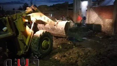 إزالة 4 حالات بناء مخالف بالحسينية في الشرقية