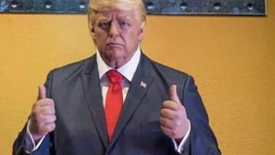 متحف أمريكي يزيل تمثال لترامب بعد تعرضه لعدة لكمات | صور