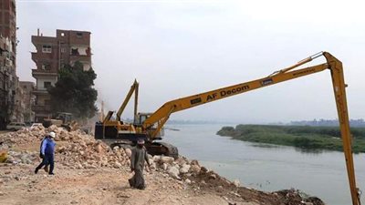 بدء أعمال تطوير كورنيش مدينة أخميم في سوهاج | صور