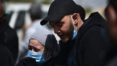 زوجة وزير الثقافة الأسبق تشيعه بالبكاء من مسجد الشرطة | صور