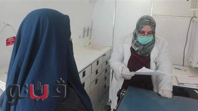 كشف وعلاج بالمجان.. قافلة طبية تفحص 1511 مواطنًا ببني سويف