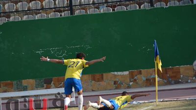 فرحة لاعبي وجماهير طنطا بمغادرة المركز الأخير بالقسم الثاني | صور