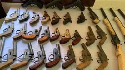الداخلية تضبط 34 متهما بحوزتهم 194 قطعة سلاح ناري وأبيض