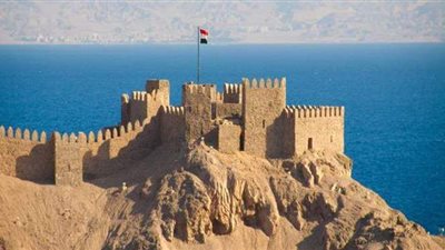 شيخ الأزهر ومفتي الجمهورية يهنئان الرئيس السيسي والشعب المصري بعيد تحرير طابا