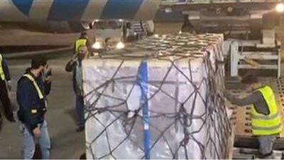 مطار القاهرة يستقبل ٣٠٠ ألف جرعة جديدة من لقاح كورونا | فيديو
