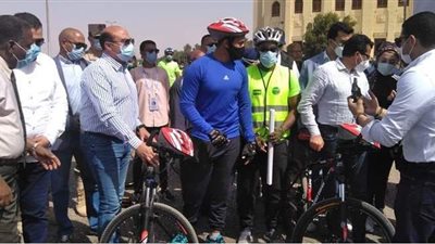 وزير الشباب ومحافظ أسوان يتفقدان المنشآت الرياضية | صور