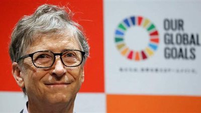 بيل جيتس يعلق على نظريات المؤامرة حول أنشطته الإنسانية