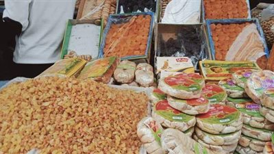 انتشار شوادر ياميش رمضان بالإسكندرية.. وبائع: الأسعار في متناول الجميع