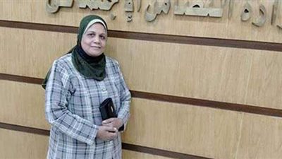 الأم المثالية بأسيوط.. 15 عاماً معلمة صباحاً وترزي مساءًبعد وفاة زوجها