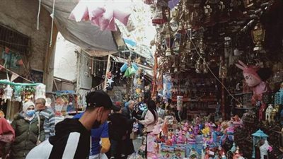 رغم كورونا.. الفوانيس والزينة الرمضانية عادة مصرية لا تنقطع.. الأسعار تلبي احتياجات المواطنين.. وحركة البيع والشراء متوسطة | صور