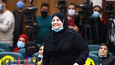 الأم المثالية بالدقهلية.. 15 عاماً في تجارة الأخشاب لتربية الأبناء