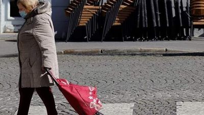 عزل تام لبعض مناطق فرنسا وسط ارتباك شعبي