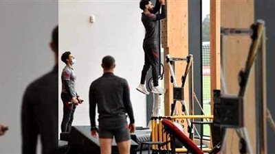 محمد صلاح يؤدي تدريبات بدنية شاقة في مران ليفربول | فيديو