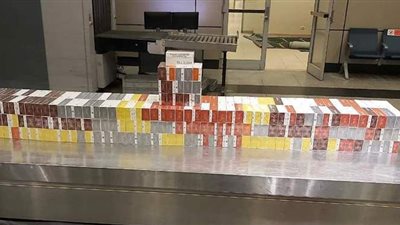 ضبط راكب عربي حاول تهريب 320 خرطوشة سجائر بمطار القاهرة