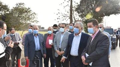 محافظ الشرقية يتابع أعمال الرصف والنظافة الجارية