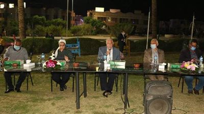 محافظ جنوب سيناء يكرم عمال النظافة ورؤساء القطاعات بشرم الشيخ