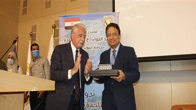 محافظ جنوب سيناء يكرم جبر ومفيد شهاب في احتفالات تحرير طابا