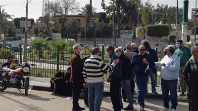 وصول جثمان رائد لبيب إلى مسجد السيدة عائشة | صور