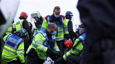 اشتباكات واعتقالات خلال مسيرة مناهضة للإغلاق العام في لندن