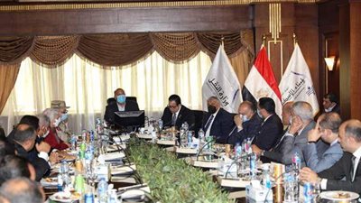 وزير النقل يتابع معدلات تنفيذ عدد من المشروعات الخدمية بميناء الإسكندرية