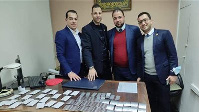ضبط محاولتين لتهريب أقراص مخدرة بحوزة راكبين في مطار القاهرة | صور