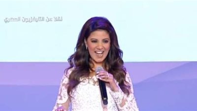 ياسمين علي تقدم أغنية 