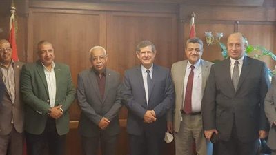 يستهدف 8 ملايين عامل.. بروتوكول بين نقابة البناء ومصر للتأمين