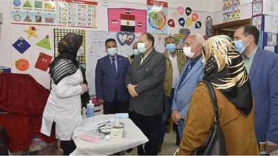 قافلة طبية مجانية بمدرسة الشهيد أحمد جلال بحي شرق أسيوط | فيديو