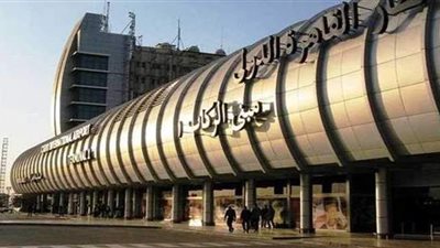 مهربو المخدرات يسقطون في قبضة رجال الشرطة بمطار القاهرة