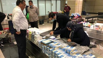 على طائرة واحدة.. إحباط 3 محاولات تهريب أدوية وهواتف بمطار القاهرة