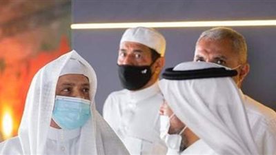 بالزي الخليجي.. هنيدي في زيارة لمتحف السيرة النبوية