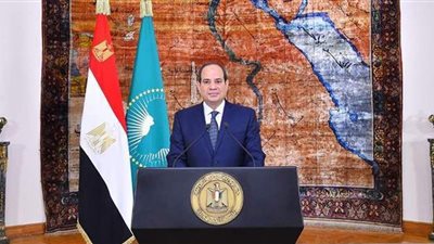 السيسي يفاجئ سائقة التروسيكل على الهواء ويلبي مطالبها.. ويؤكد: ست بـ100 راجل وتألمت لوضعها.. وأقول للمسئولين: دي عرضكم وإحنا مسئولين عنها.. والسيدة: ده أسعد يوم في حياتي