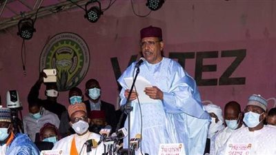 بالتزامن مع فوز بازوم بالرئاسة.. داعش يباغت قرية في النيجر ويقتل العشرات