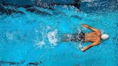 تفسير حلم السباحة في المنام وعلاقته بالفشل والخسارة والأزمات
