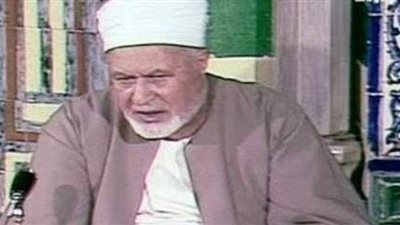 هل يجوز كتابة الآيات القرآنية على النقود أو قلائد الزينة؟