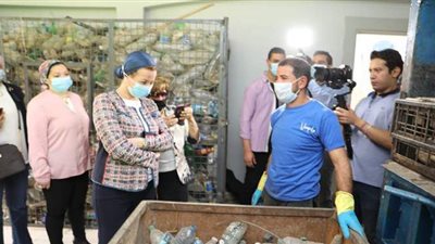 ياسمين فؤاد تحتفل بإطلاق أول قارب صديق للبيئة متخصص في تنظيف النيل